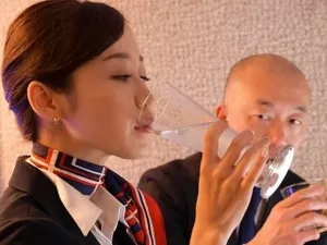 Chị em nữ thần [Thỏ bất khả chiến bại] Sự cám dỗ nồng nhiệt của phụ nữ đôi, đôi chân đẹp tuyệt đỉnh và tất đỏ, lỗ cắm máy rung và dương vật giả, mông nhô cao và xếp chồng