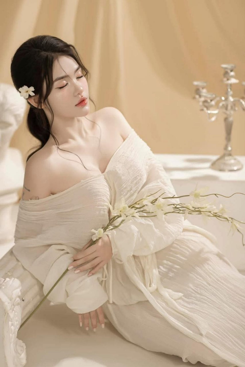 Đụ em nhân viên đến chơi nhà dáng mướt
